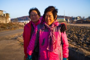 Korean_Ladies_who_live_near_the_DMZ-1600x1062
